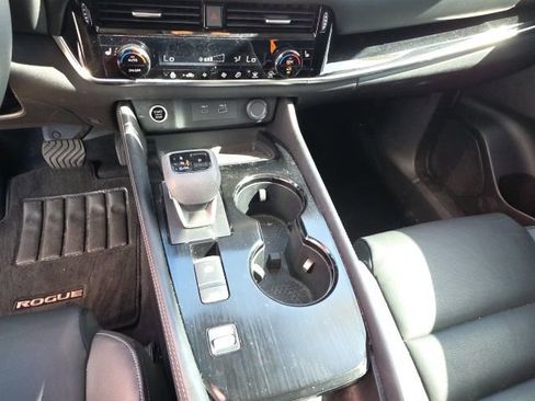 Used 2023 Nissan Rogue SL image 19