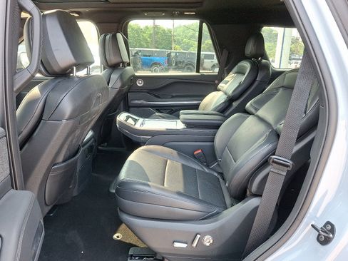 Used 2025 Lincoln Navigator Reserve w/ Jet Appearance Package AWD/4WD image 10