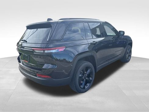 New 2025 Jeep Grand Cherokee Altitude AWD/4WD image 5