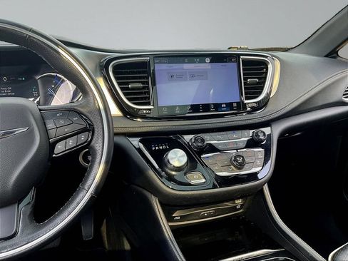 Used 2021 Chrysler Pacifica Limited w/ Uconnect Theater Family Group FWD image 11