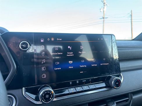 Used 2024 Chevrolet Colorado W/T w/ Technology Package image 21