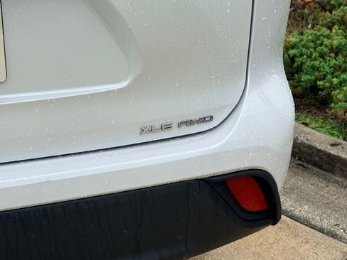 Used 2023 Toyota Highlander L image 12