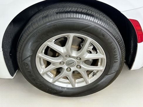 Used 2024 Chrysler Pacifica Touring-L FWD image 11