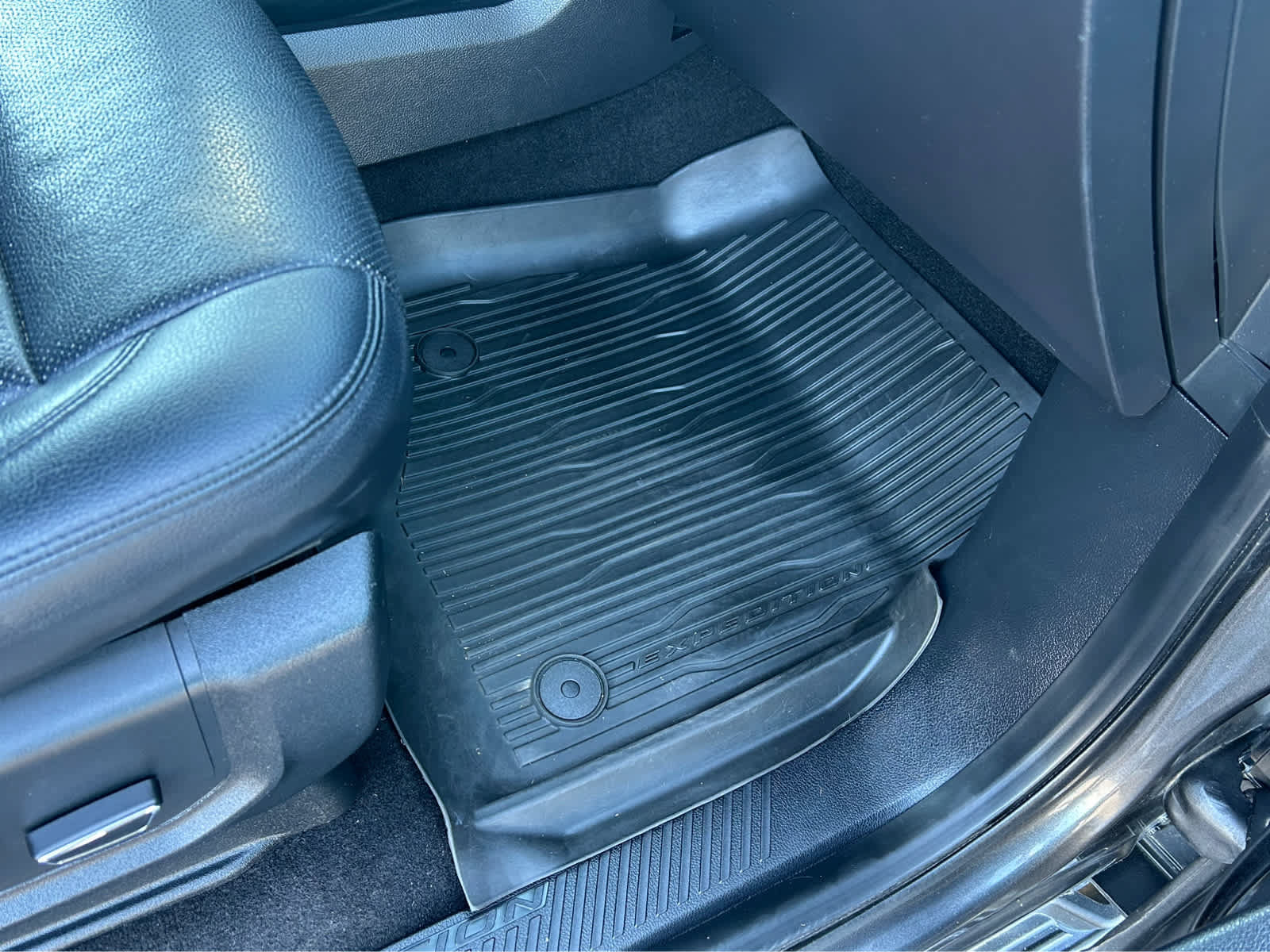 Used 2019 Ford Expedition XLT w/ Equipment Group 202A AWD/4WD image 18