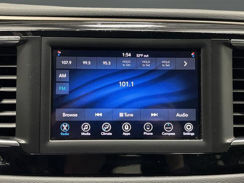 Used 2018 Chrysler Pacifica L FWD image 15