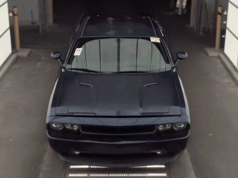 Used 2014 Dodge Challenger SXT RWD image 3