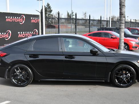 Used 2023 Honda Civic Sport image 9