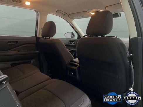 Used 2024 Nissan Pathfinder S image 21