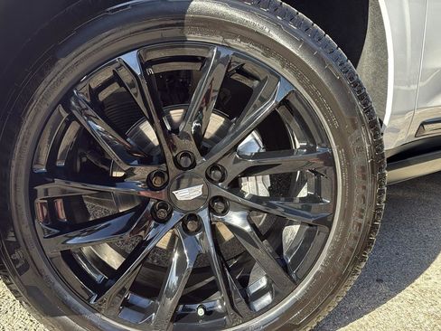 Used 2022 Cadillac Escalade ESV Sport w/ Touring Package image 9