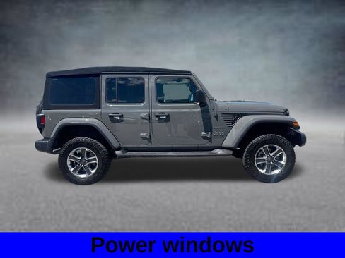 Used 2018 Jeep Wrangler Unlimited Sahara AWD/4WD image 5
