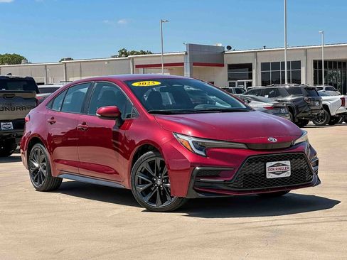 Used 2025 Toyota Corolla SE FWD image 1
