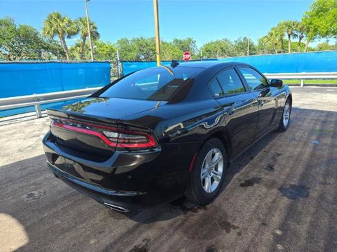 Used 2023 Dodge Charger SXT RWD image 3