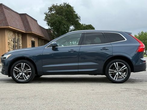Used 2021 Volvo XC60 T5 Momentum w/ Climate Package AWD/4WD image 2