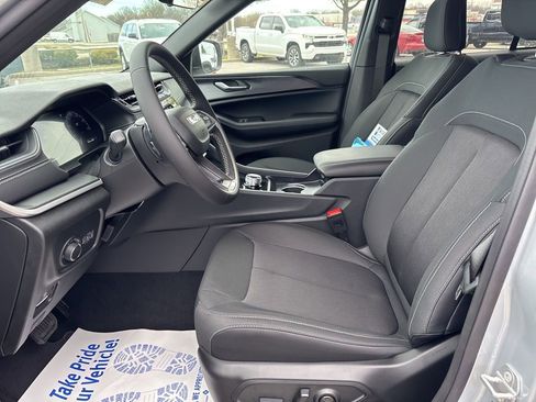 New 2026 Jeep Grand Cherokee Laredo AWD/4WD image 4