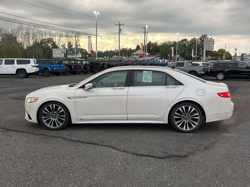 Used 2018 Lincoln Continental Reserve AWD/4WD image 3