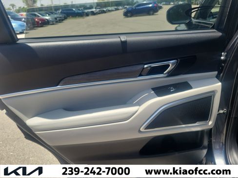 Certified 2022 Kia Telluride EX w/ EX Premium Package FWD image 11