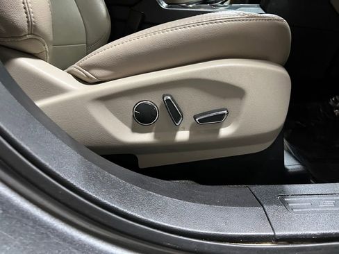 Used 2018 Ford Explorer XLT w/ Equipment Group 202A image 11