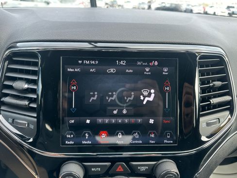 Used 2019 Jeep Grand Cherokee Limited image 30