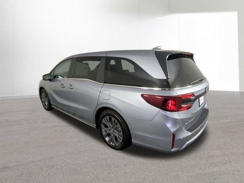 New 2026 Honda Odyssey Touring image 18