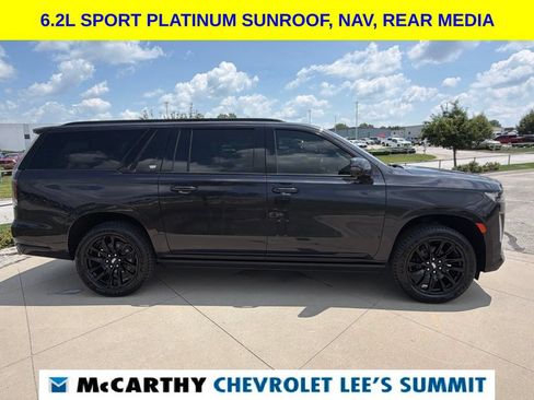 Used 2022 Cadillac Escalade ESV Sport Platinum w/ LPO, ONYX Package AWD/4WD image 17