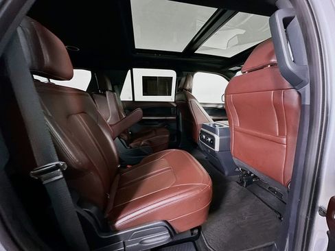 Used 2024 Ford Expedition Limited image 9