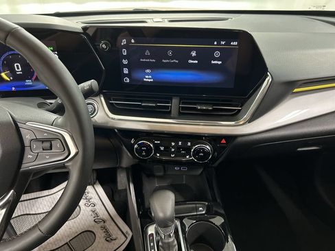 Certified 2024 Chevrolet Trax LT w/ LT Convenience Package FWD image 18