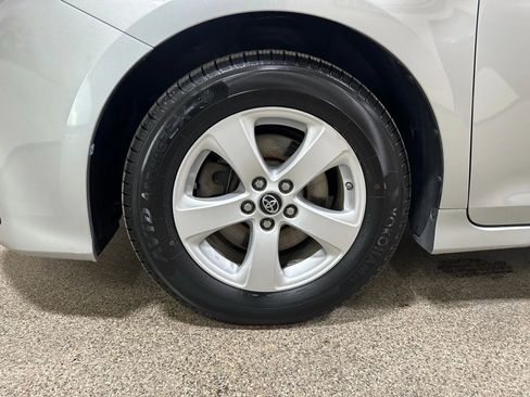 Used 2019 Toyota Sienna L w/ Carpet Mat Package image 58