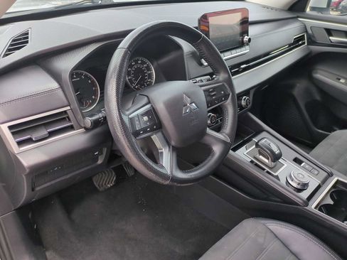 Used 2023 Mitsubishi Outlander SE FWD image 10