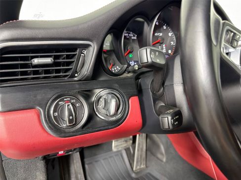 Certified 2018 Porsche 911 Cabriolet image 33