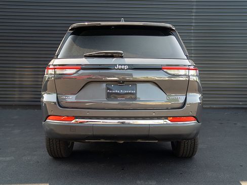 Used 2022 Jeep Grand Cherokee Limited AWD/4WD image 28