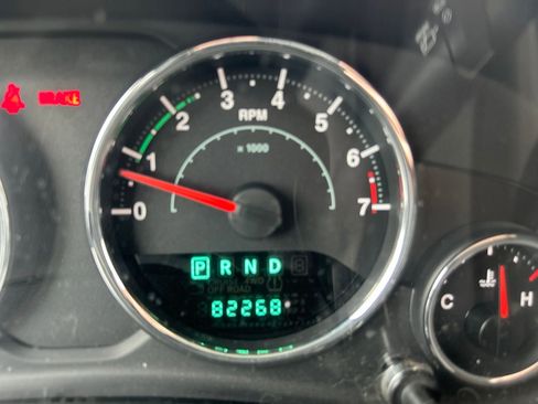 Used 2012 Jeep Wrangler Sahara w/ Connectivity Group AWD/4WD image 10