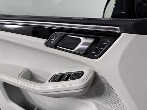 Certified 2026 Porsche Macan AWD/4WD image 20