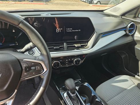 Used 2025 Chevrolet Trax LT w/ LT Convenience Package image 20