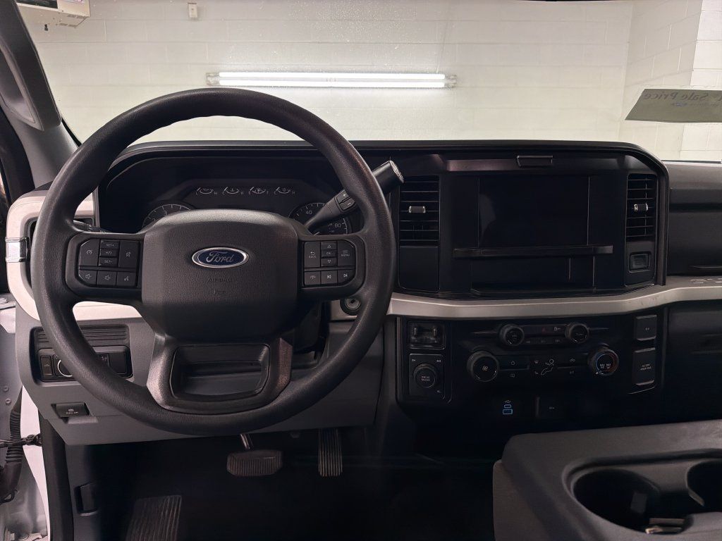 Used 2025 Ford F250 XLT AWD/4WD image 8