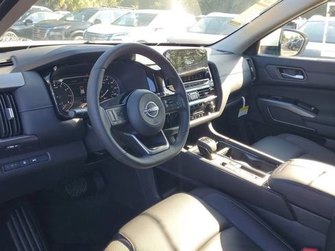New 2025 Nissan Pathfinder SL image 7