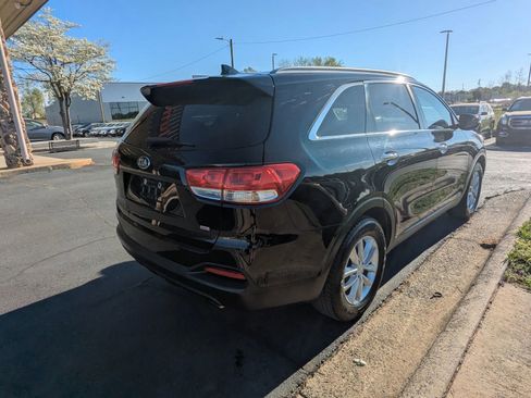 Used 2018 Kia Sorento LX image 7