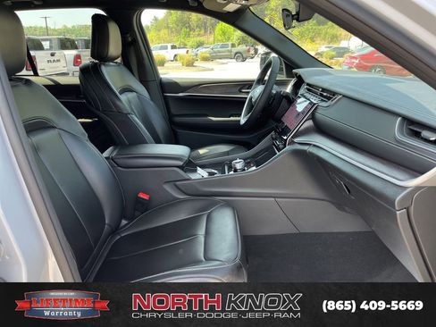 Used 2025 Jeep Grand Cherokee Limited image 8