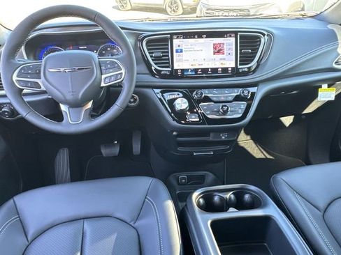 New 2026 Chrysler Pacifica Select FWD image 19