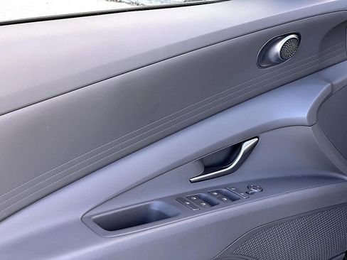 Used 2024 Hyundai Elantra SEL image 11