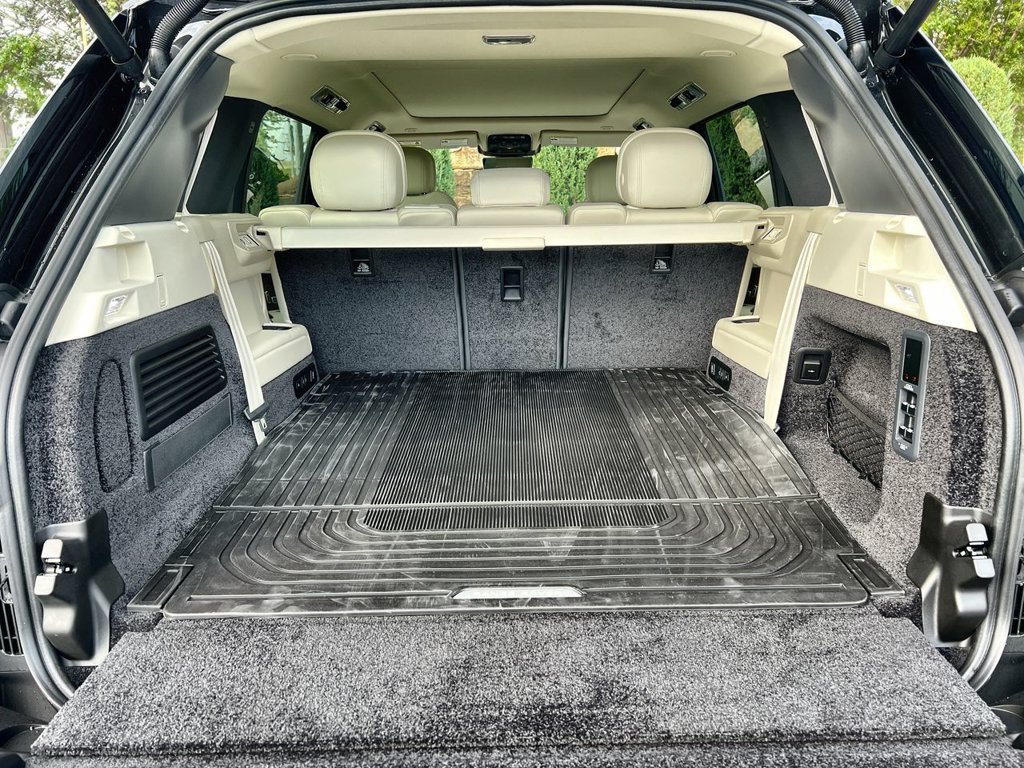 New 2027 Land Rover Range Rover Long Wheelbase SE AWD/4WD image 18