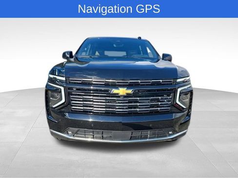 Used 2025 Chevrolet Suburban High Country AWD/4WD image 9