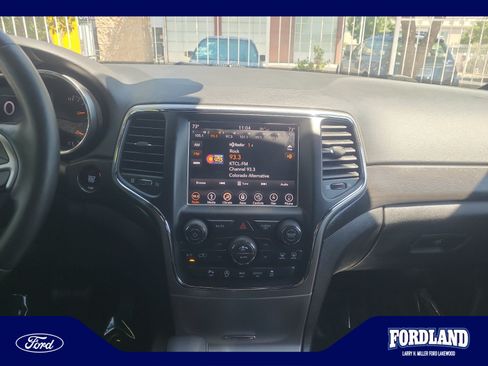 Used 2018 Jeep Grand Cherokee Altitude AWD/4WD image 12