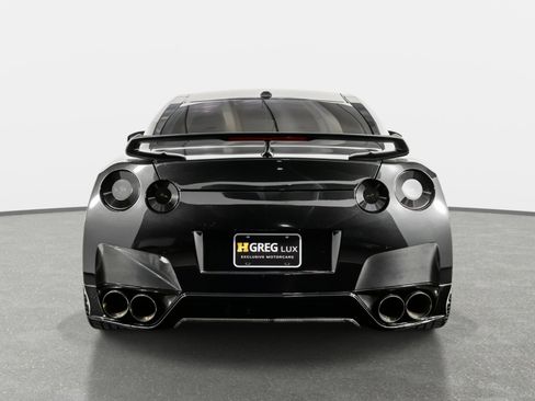 Used 2015 Nissan GT-R Black Edition image 11