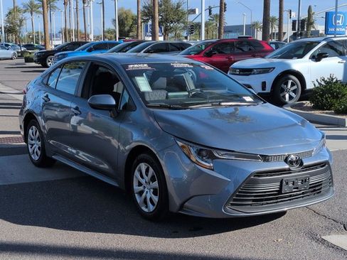 Used 2025 Toyota Corolla LE image 3