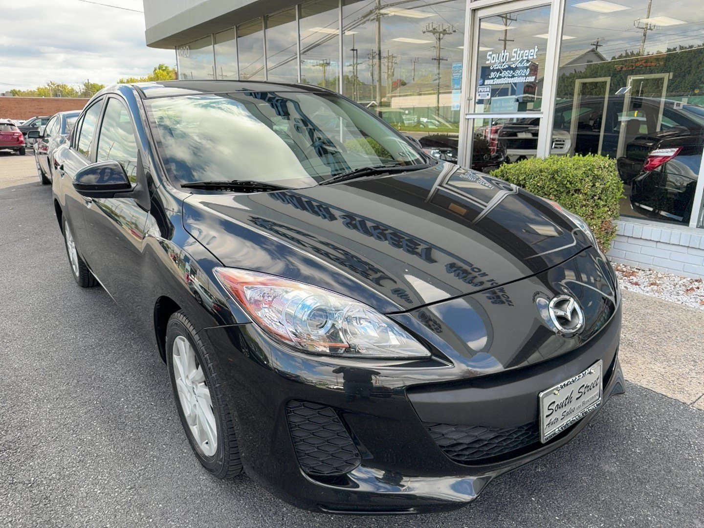 Used 2013 MAZDA MAZDA3 i Touring FWD image 2