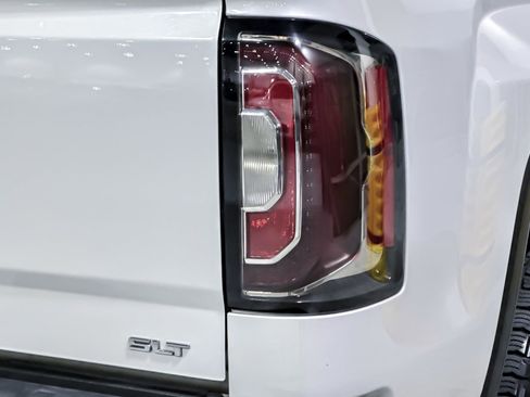 Used 2018 GMC Sierra 1500 SLT w/ SLT Premium Package RWD image 12