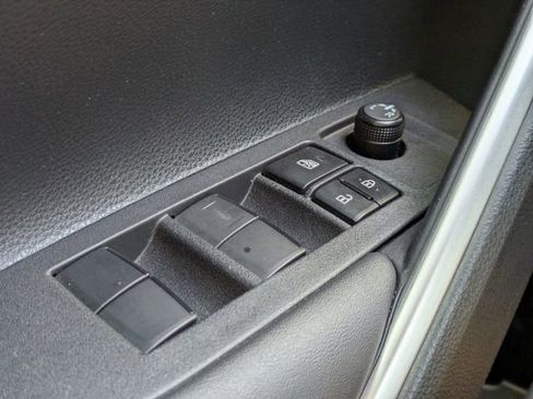 Used 2024 Toyota Corolla Cross L image 23