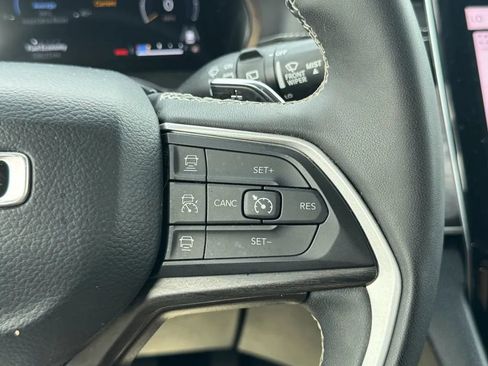 Used 2023 Jeep Grand Cherokee L Limited image 13