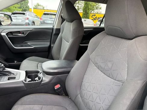 Used 2021 Toyota RAV4 XLE AWD/4WD image 19