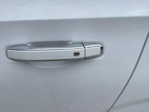 Used 2023 GMC Yukon Denali AWD/4WD image 9
